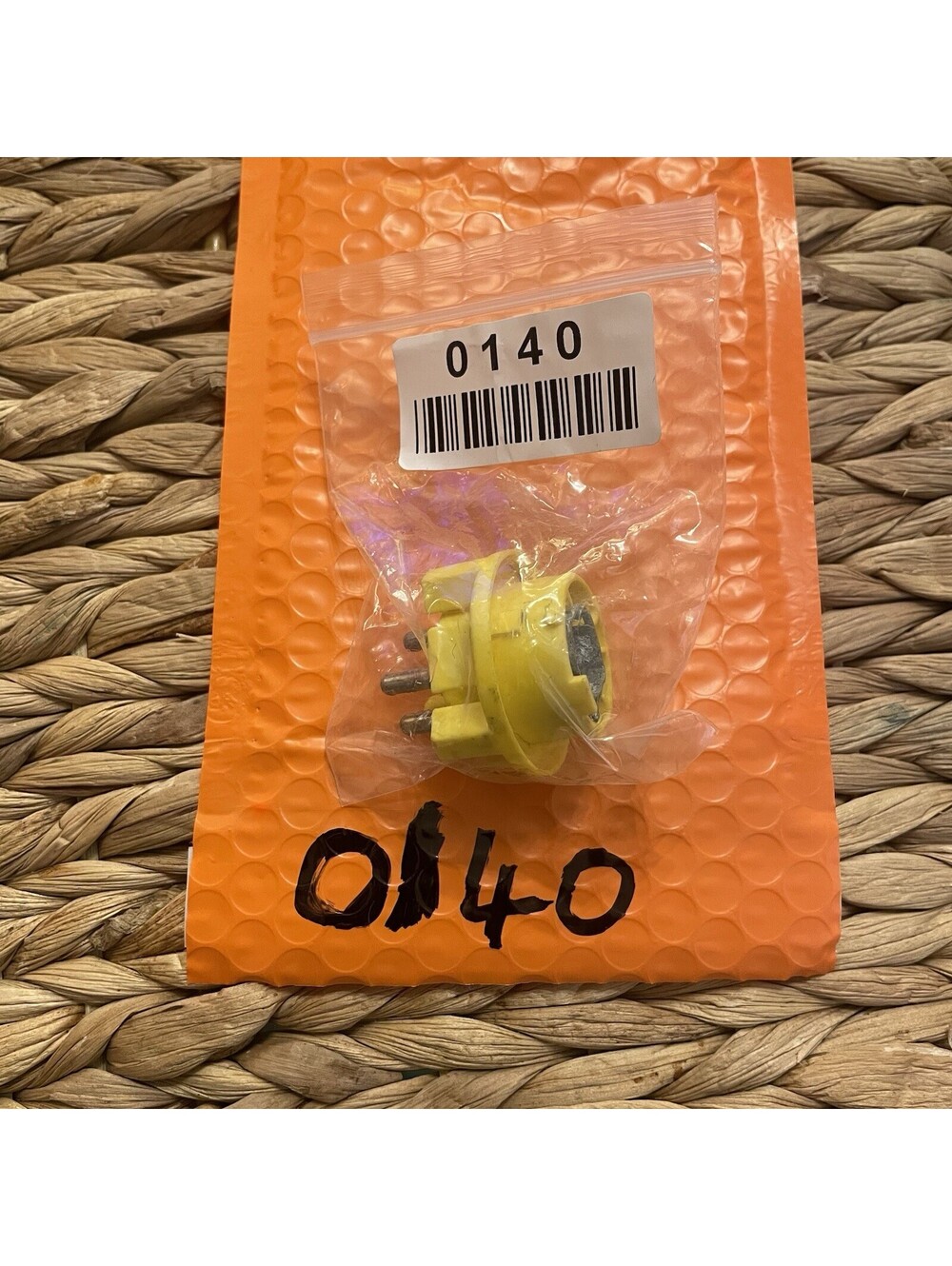✅Mercedes W210 W140 W208 Tail Light Socket Yellow 3-Pin LR/58 #️⃣0140